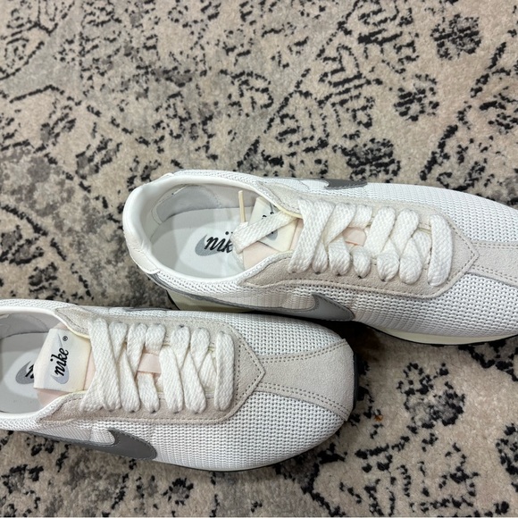 Women’s Nike LD-1000s - Picture 2 of 3